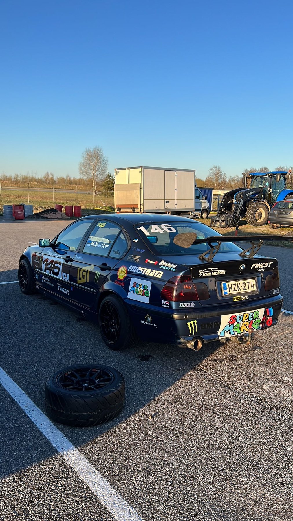 BMW Street2Track varikolla